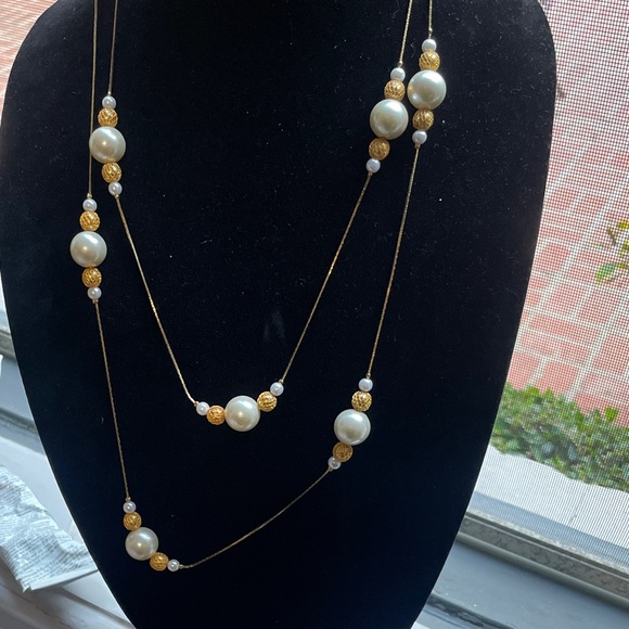 Gold Layered pearl Necklace - Picture 5 of 12